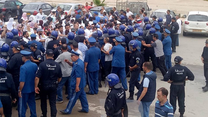 الأطباء المقيمون يخرجون في مسيرة وطنية بتيزي وزو