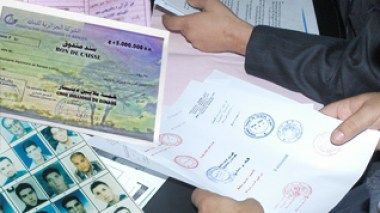 Falsification de sceaux de la défense au profit de terroristes