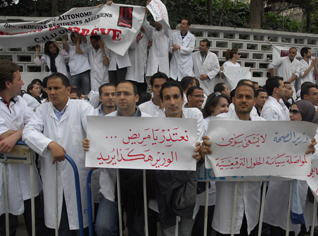 Les psychologues marchent à Alger