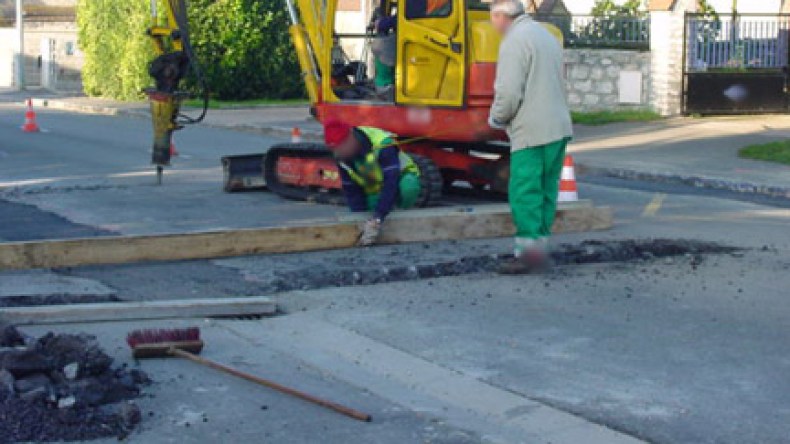 الممهلات والحواجز الأمنية تقضي على نصف عمر السيارة في الجزائر