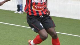 دوكوري يقاطع التدريبات احتجاجا على هتافات عنصرية