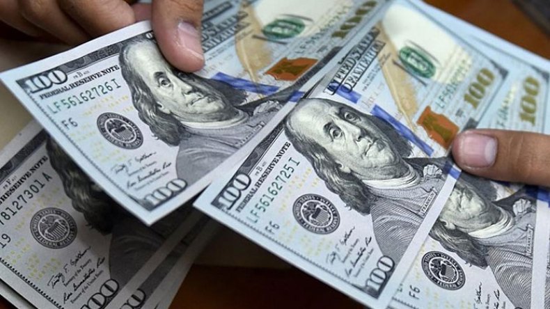 توقيف أجنبي بصدد ترويج 40 ألف دولار أمريكي بالشلف