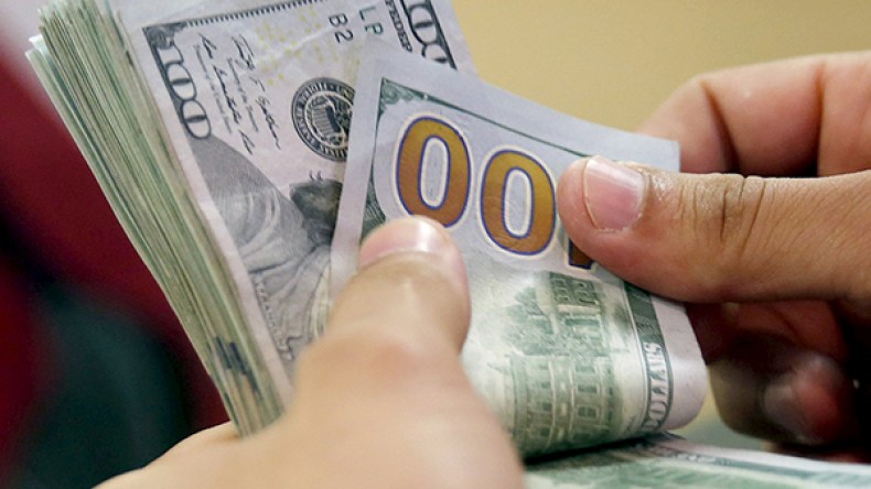 الجزائريون صرفوا 230 مليون دولار بالخارج خلال سنة!