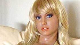 تصميم دمية على شكل امرأة لتعويض الزوجة العربية وإرضاء رغبات المسؤولين