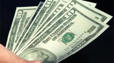 Les Emirats maintiennent l'indexation de leur monnaie sur le dollar (PM)