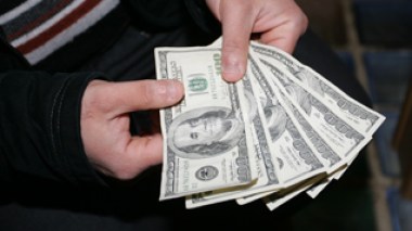 US dollar registers record hike on the Algerian black market