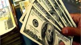 Pétrole en baisse, dollar en hausse, sur fond de supputation sur la croissance américaine