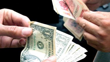 Le dollar américain en hausse spectaculaire, le dinar en chute libre