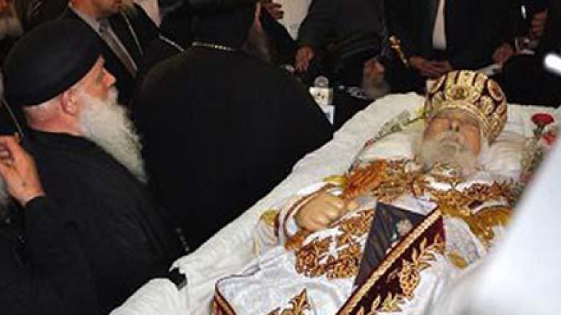 دفن البابا شنودة في منفاه بوادي النطرون