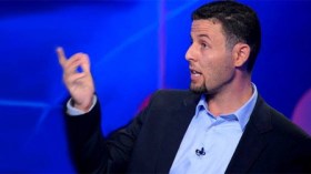 محمد دومير يدعو الجزائريين للتصويت عليه في برنامج “نجوم العلوم”