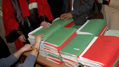 Algerian Authorities decide to close the corruption files