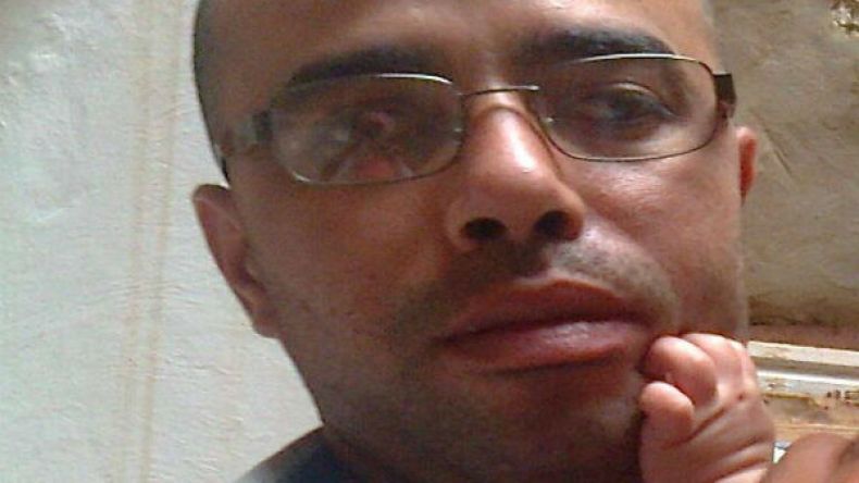 يعاني من ضمور بصري ويناشد المساعدة على العلاج بإسبانيا