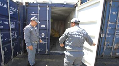 Customs launch investigation into smuggling of 450 billion centimes abroad