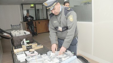 No Mobiles, Electronic Equipments on Planes' Luggage Compartiment