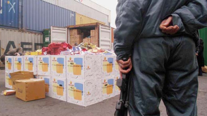 منتخبون ورجال أعمال وإطارات حاولوا تهريب “متفجرات” عبر الرواق الأخضر كمواد صناعية