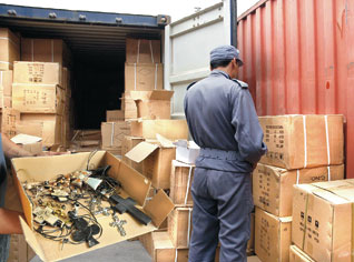 Scandalous statuettes seized in the port of Algiers