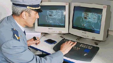 Transfert illicite de devises: la douane enquête