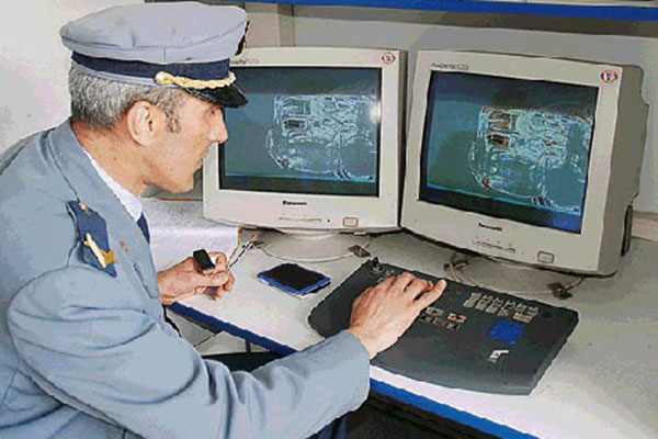 Transfert illicite de devises: la douane enquête