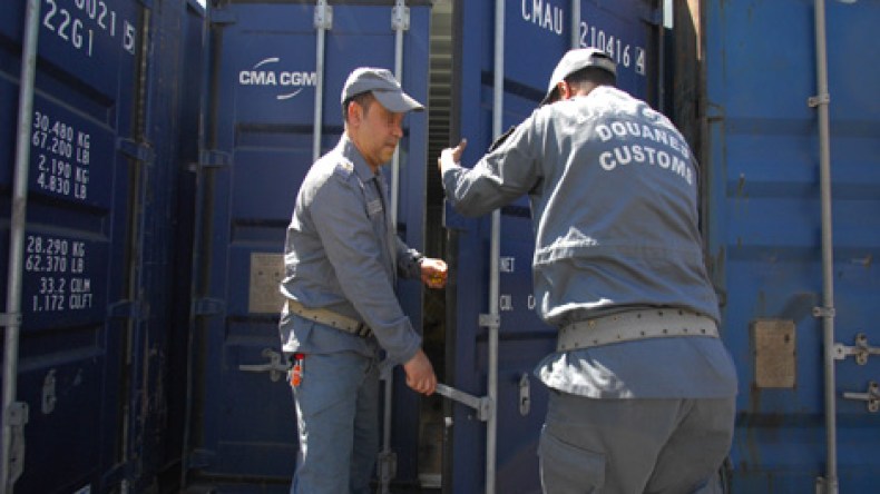 تحقيقات مع مصدّرين “مهرّبين” لا يسترجعون أموالهم من العملة الصعبة