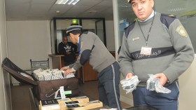 حجز 6 آلاف هاتف نقال بمطار هواري بومدين