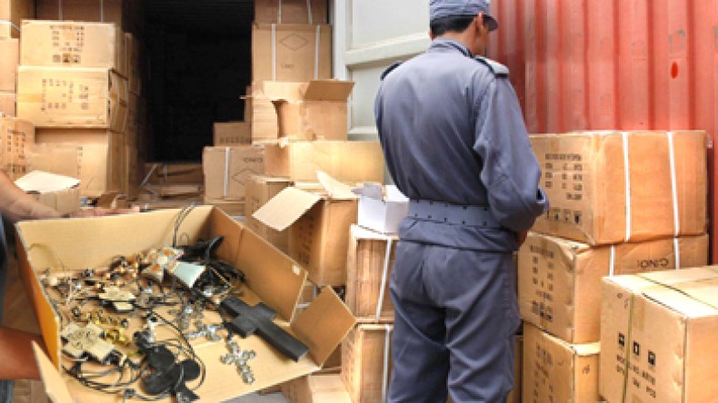 السلع قادمة من ألمانيا: حجز أربع حاويات معبأة بصلبان وتماثيل إباحية فاضحة