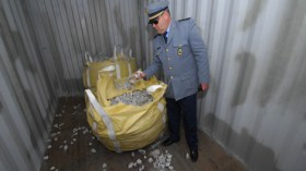 تهريب 30 مليون دولار تحت غطاء استيراد “الحجر” من الصين