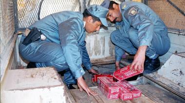 Saisie de plusieurs tonnes de drogue, de produits alimentaires et de cigarettes par les services des douanes de Maghnia