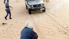 ضباط جمارك في مراكز المراقبة وفرق متنقلة بالحدود الصحراوية