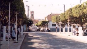 ترويج أفرشة الصليب وأحذية عليها لفظ الجلالة ومواطن يرتدي لأشهرٍ قميصا عليه سورة البقرة!!؟