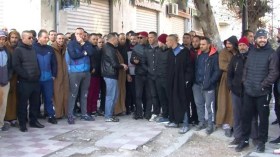 تجار “دبي” بالعلمة يغلقون محلاتهم بسبب حجز 200 حاوية في الموانئ