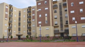 سكان الحي الجديد بالدويرة يشتكون من تسرب المياه القذرة