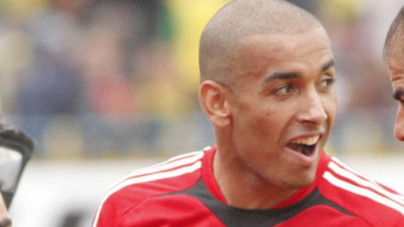 دوخة الأحق بحراسة مرمى “الخضر” ومصير مبولحي معلق