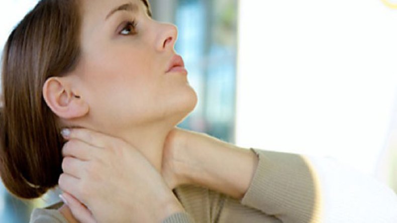 تخلّصي من آلام الرقبة والكتفين في ثوانٍ!