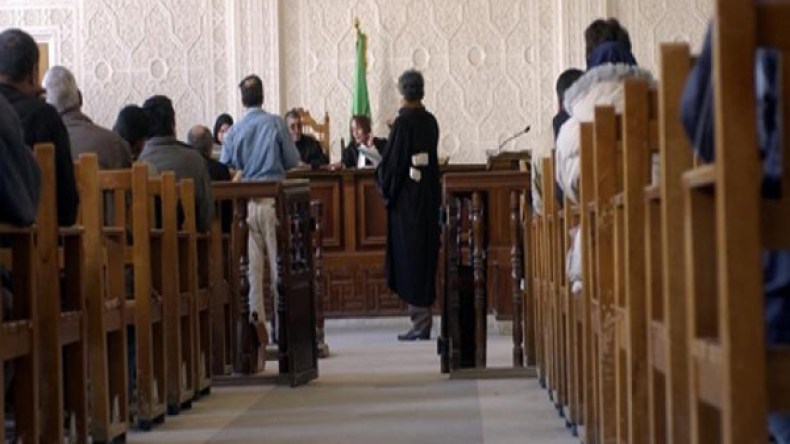 عمود كهرباء يسقط على تلميذين بمعسكر