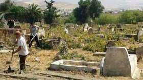 بلديات العاصمة تنظم حملات لتنظيف المقابر تحسبا للعيد