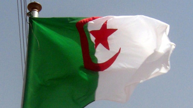 فصل 4 تلاميذ مزقوا النشيد الوطني وعلقوا العلم الفرنسي مكانه