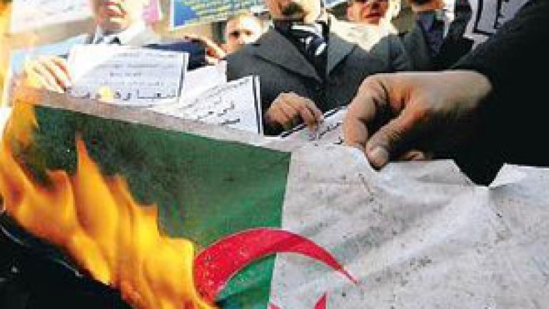 جريمة حرق محاميي مصر للعلم الجزائري ترفع أصوات ترحيل مقر إتحاد المحامين العرب من القاهرة