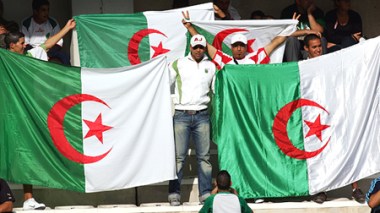 Cinquantenaire : Naftal accueille les ressortissants algériens à l’aéroport d’Alger avec l’emblème national