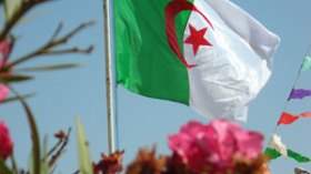 مدير شركة صينية يمزق شكوى لأنها تحمل العلم الوطني!