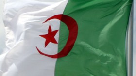 عزف أغاني فرنسية بدل النشيد الوطني