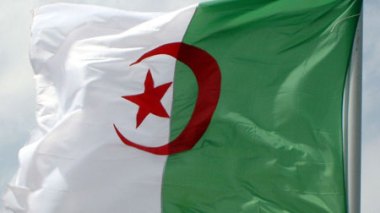 Trois ressortissants espagnols ont brûlé le drapeau national à Annaba