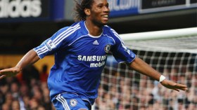 دروغبا أول إفريقي ينال جائزة “القدم الذهبية”