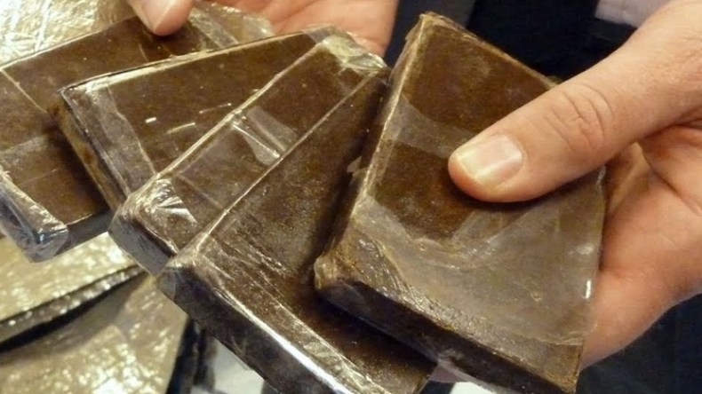 توقيف شخص متورط في قضية حيازة المخدرات بمطار بجاية