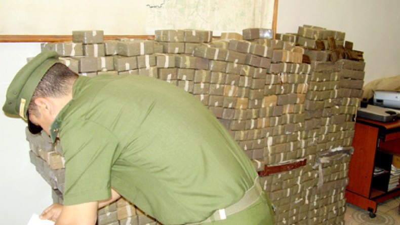 مخازن بأطنان “الزطلة” على الحدود الجزائرية المغربية