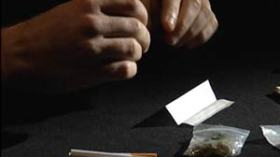 مغترب جزائري يهرّب المخدرات في عجلات السيارة