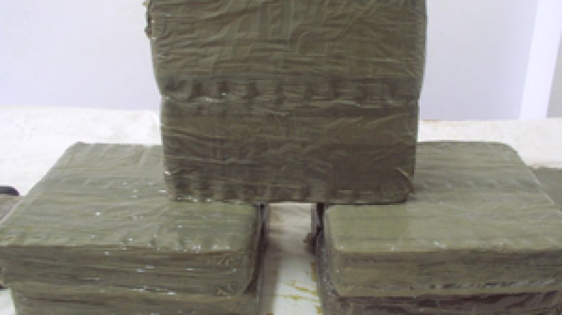 سيّارات وسهرات حمراء للبطّالين مقابل تهريبهم للكيف