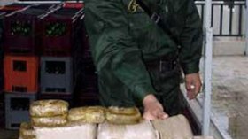 حجز 54 كلغ من الكيف الخام بتوجة و14 مسدسا كهربائيا