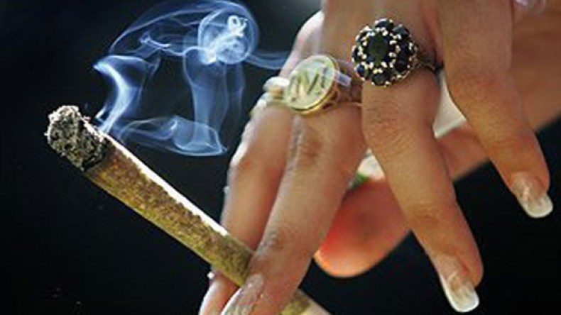 تلميذات لترويج المخدرات في الثانويات..!