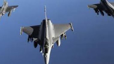 Libye : Tripoli, théâtre de frappes aériennes et de manifestations