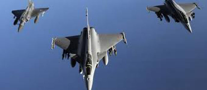 Libye : Tripoli, théâtre de frappes aériennes et de manifestations